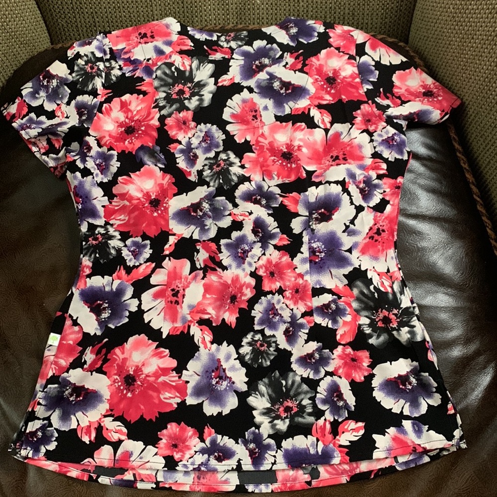 Scrub top - Picture 3 of 3